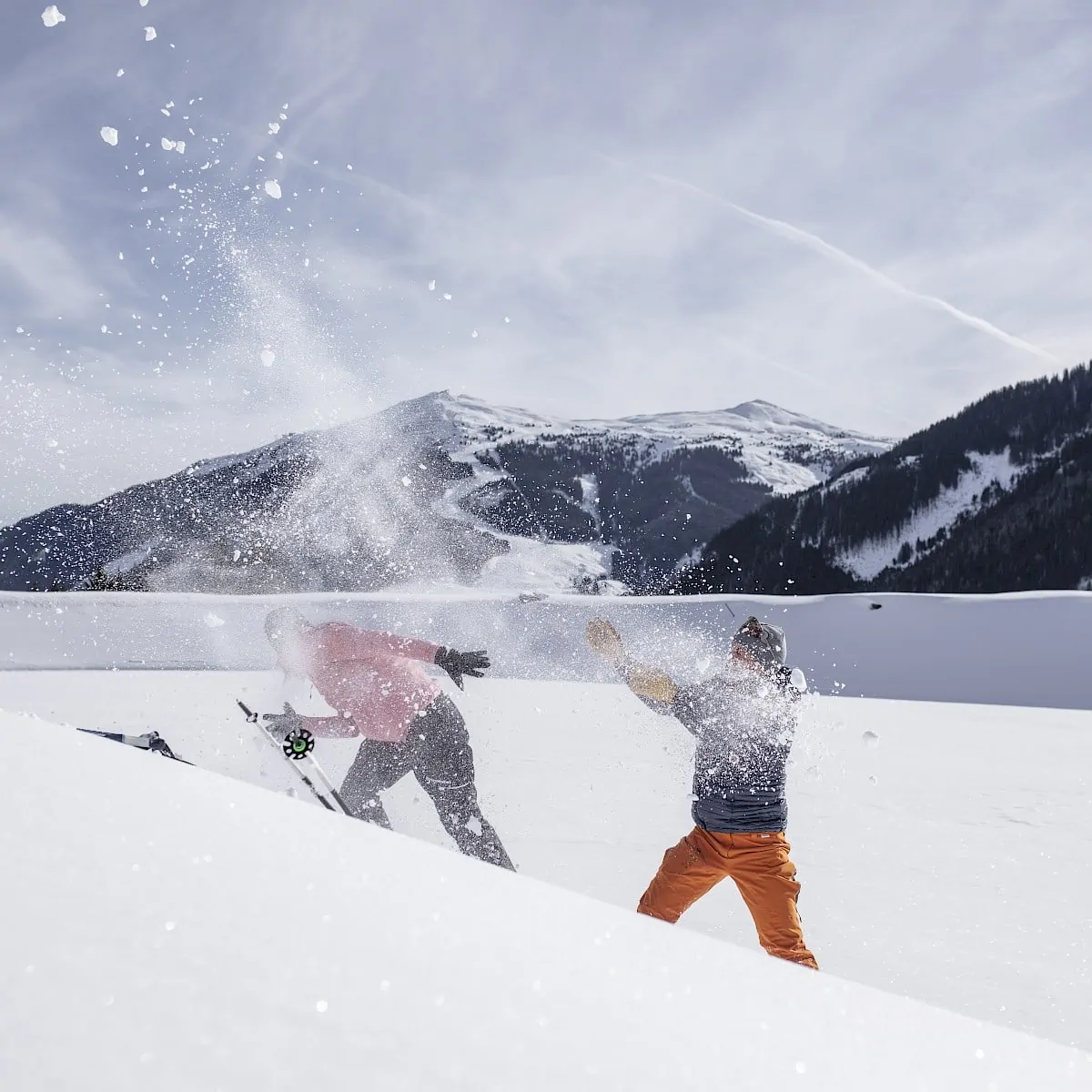 Schneespass abseits der Piste | Winteralternativ | Zirmhof Apartments in Saalbach