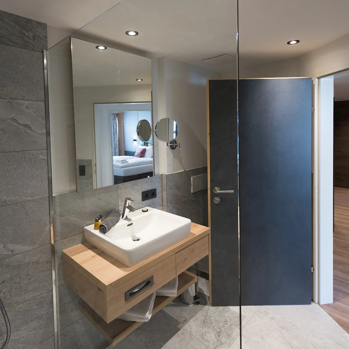 Bathroom Zirm 5 | Zirmhof Apartments in Saalbach
