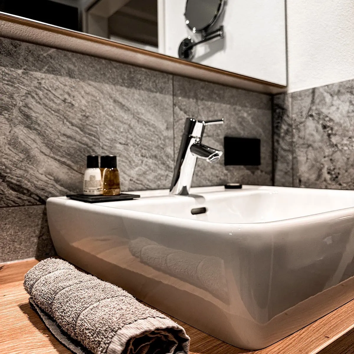 Washbasin with mirror and wood paneling