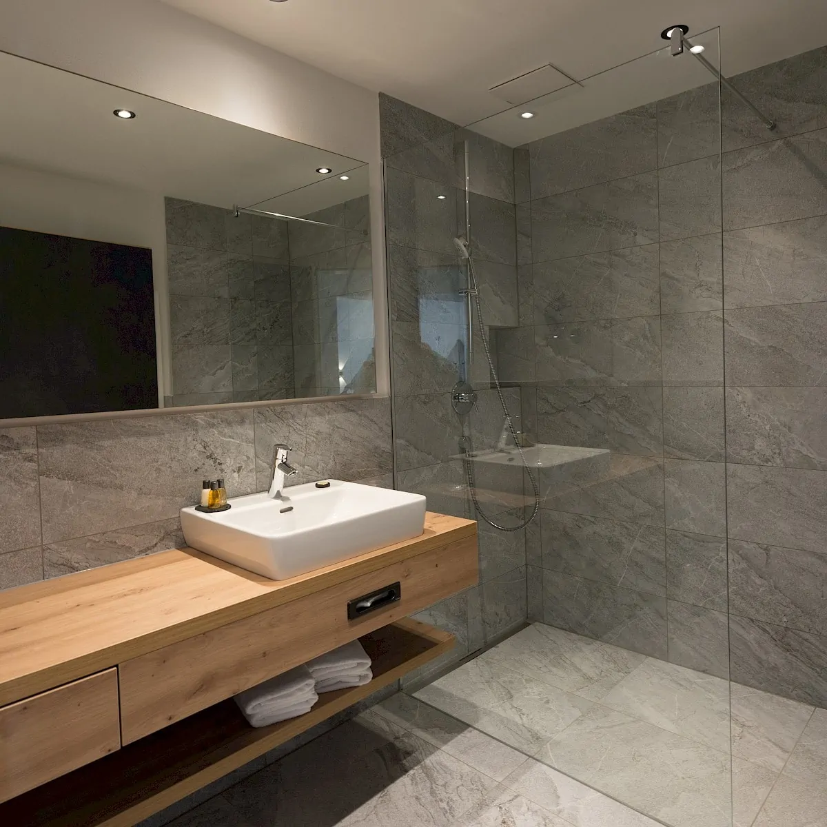 Bathroom Zirm 12 | Zirmhof Apartments in Saalbach