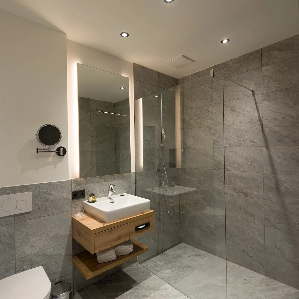 Bathroom Zirm 3 | Zirmhof Apartments in Saalbach