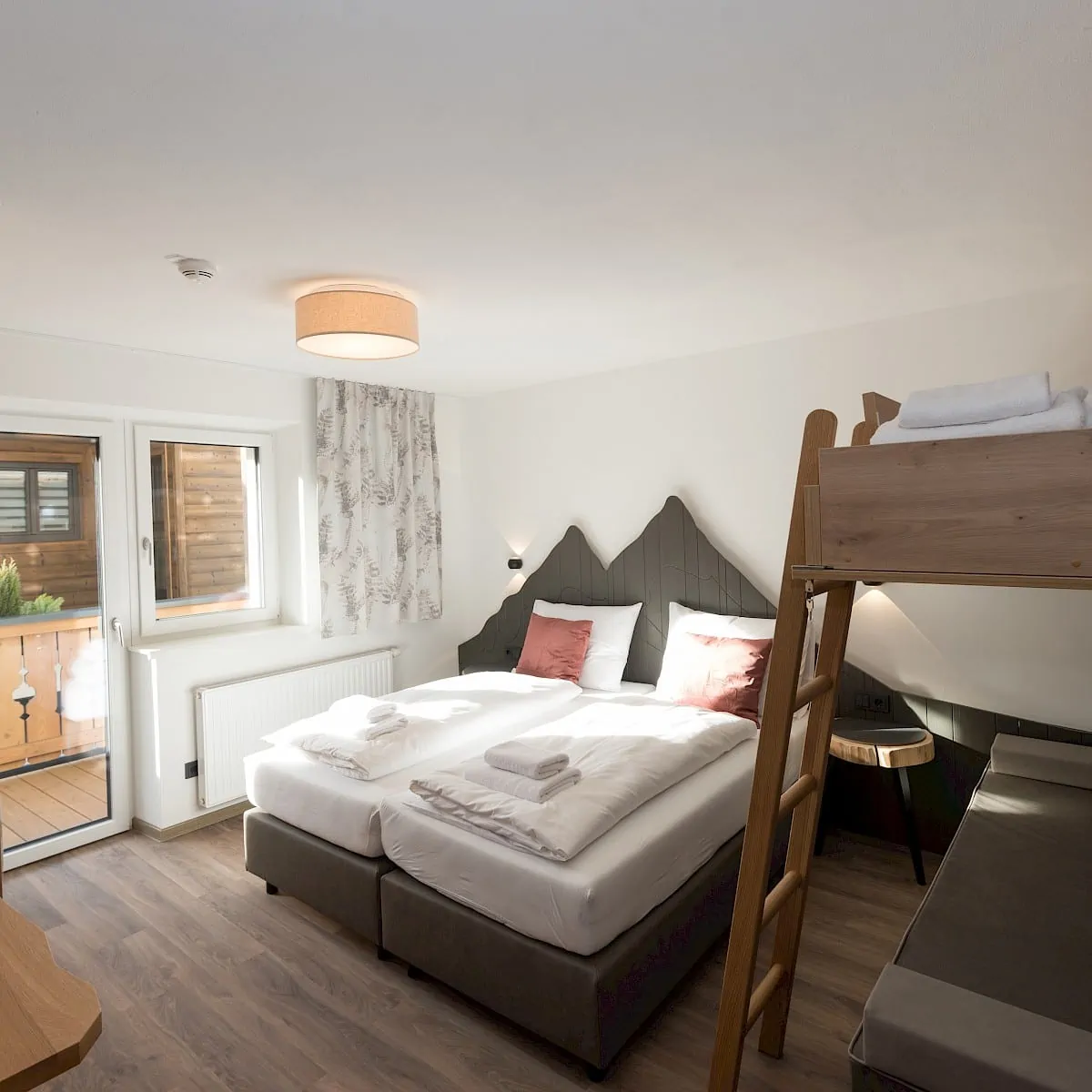 Schlafzimmer Zirm 6 | Zirmhof Apartments in Saalbach