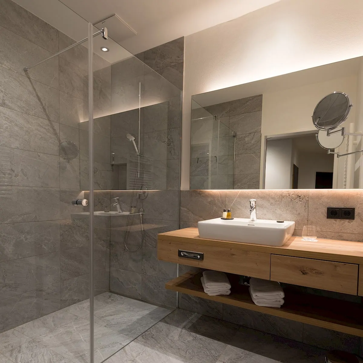 Badezimmer Zirm 2 | Zirmhof Apartments in Saalbach