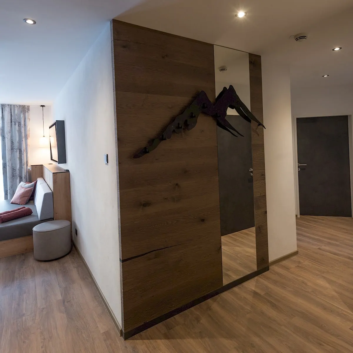 Wardrobe Zirm 2 | Zirmhof Apartments in Saalbach