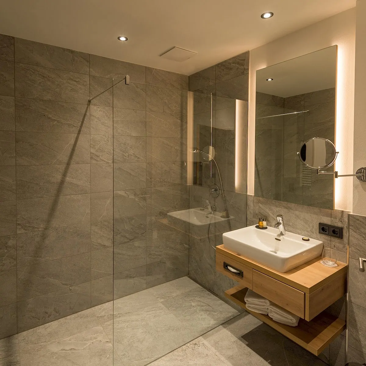 Bathroom Zirm 2 | Zirmhof Apartments in Saalbach