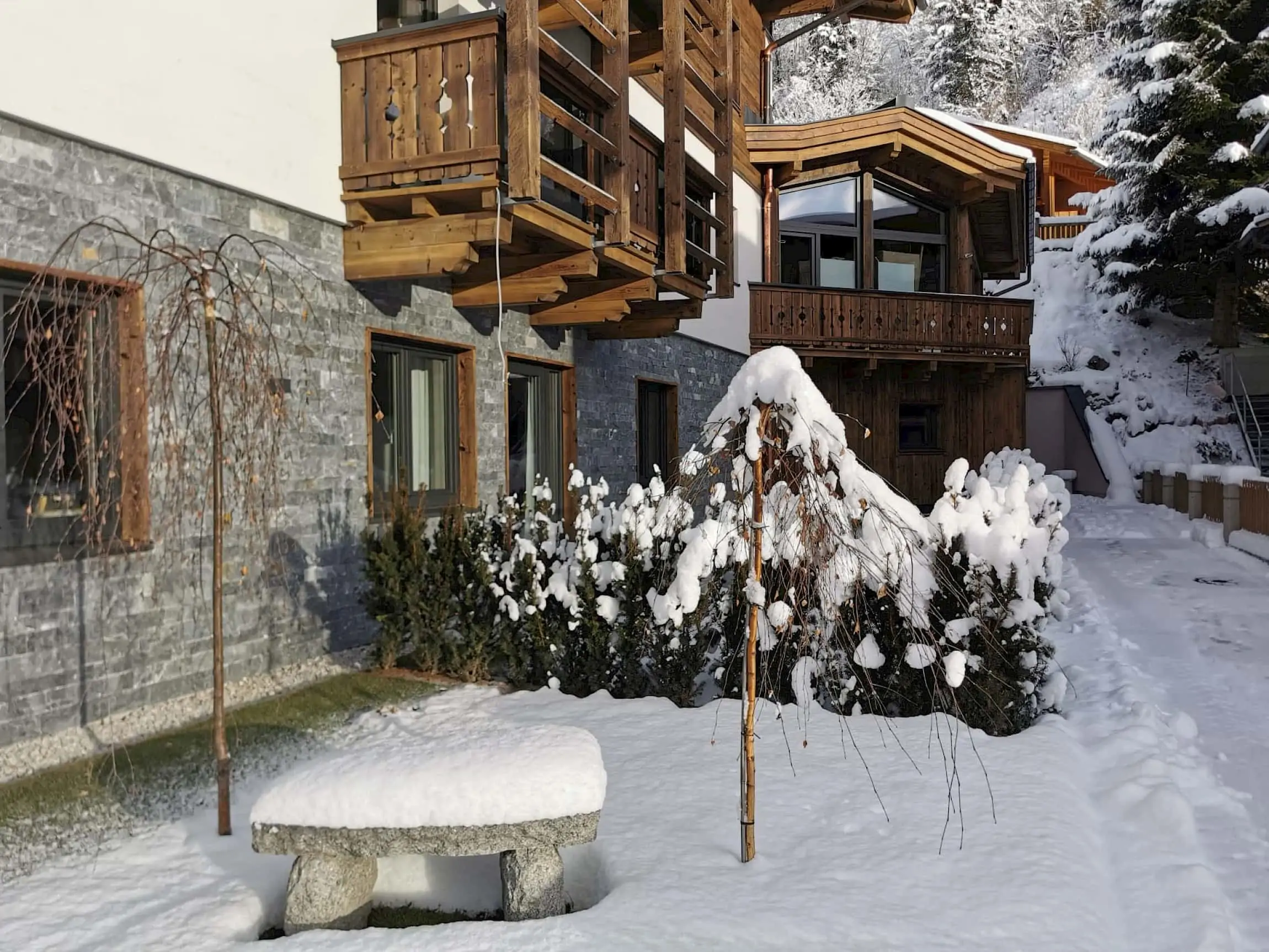 Aussenaufnahme im Winter | Zirmhof Apartments in Saalbach