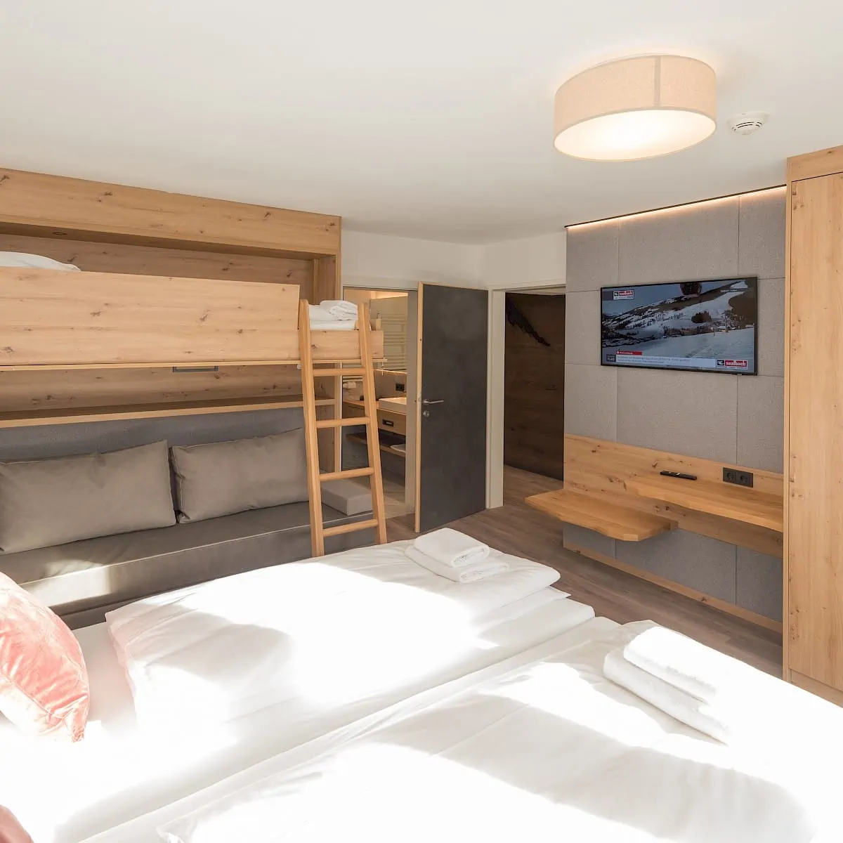 Schlafzimmer Zirm 10 | Zirmhof Apartments in Saalbach