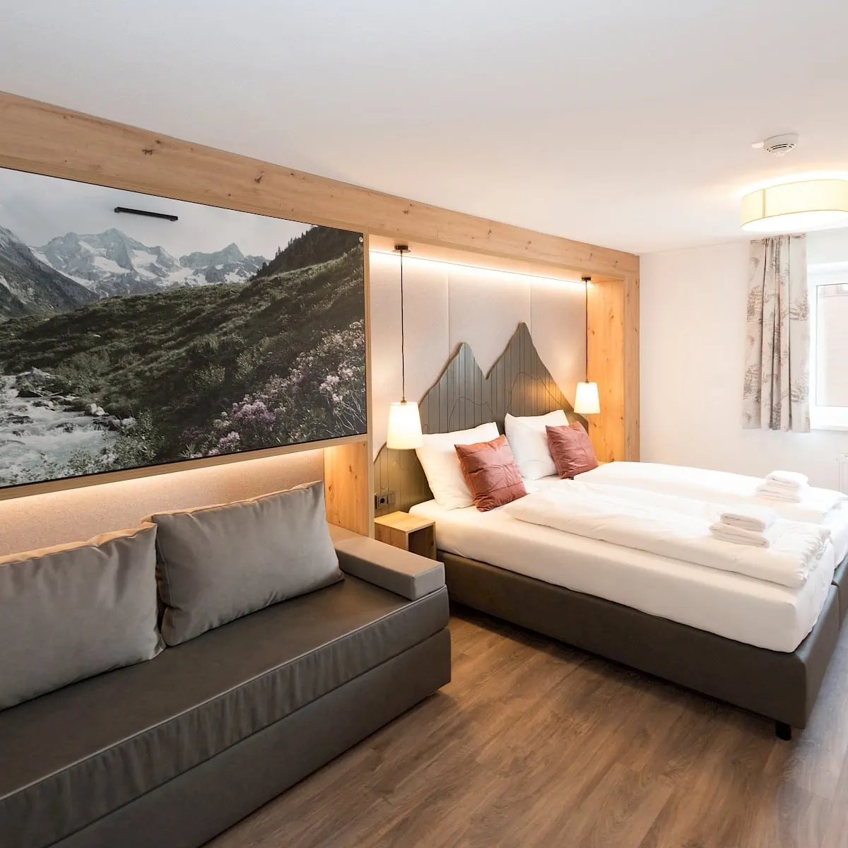 Schlafzimmer mit Schlafcouch Zirm 11 | Zirmhof Apartments in Saalbach