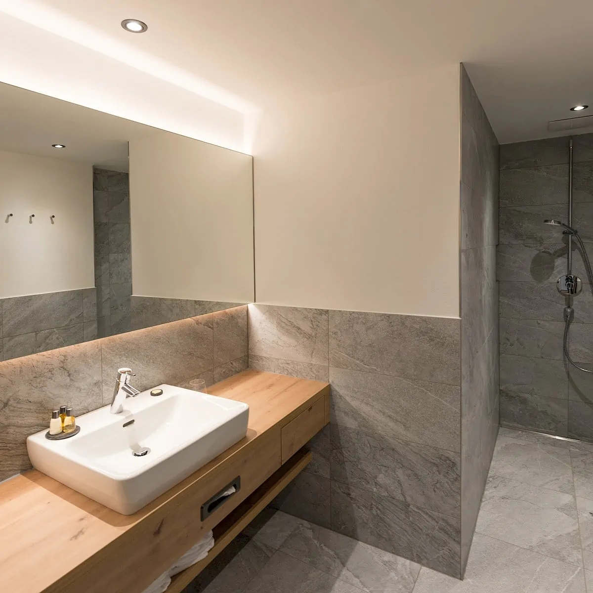 Bathroom in Zirm 13 | Zirmhof Apartments in Saalbach