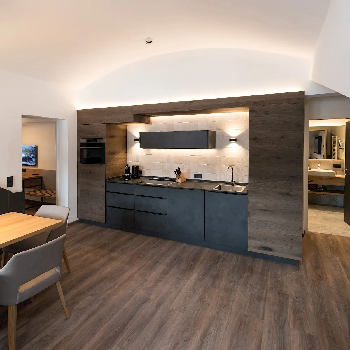 Küche und Essbereich Zirm 14 | Zirmhof Apartments in Saalbach