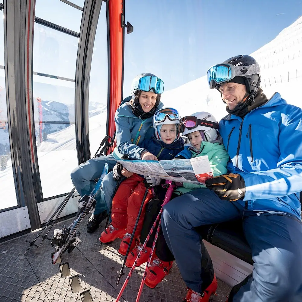 Skiing holiday with family | Der Zirmhof Apartments in Saalbach