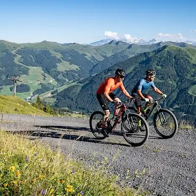 With the E-Bike on the mountains of Saalbach Hinterglemm | Zirmhof Apartments