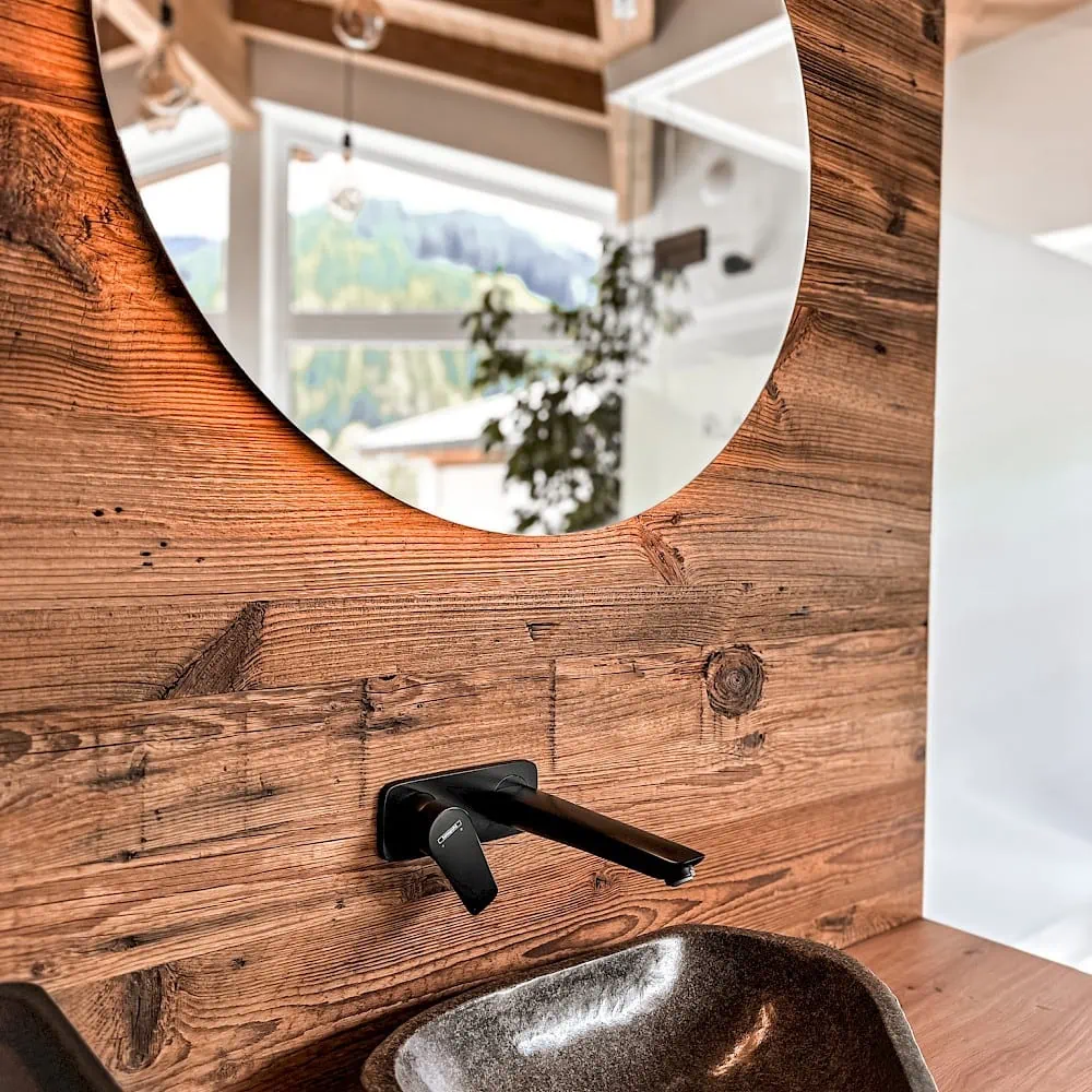 Washbasin and mirror in the Zirmhof relaxation room