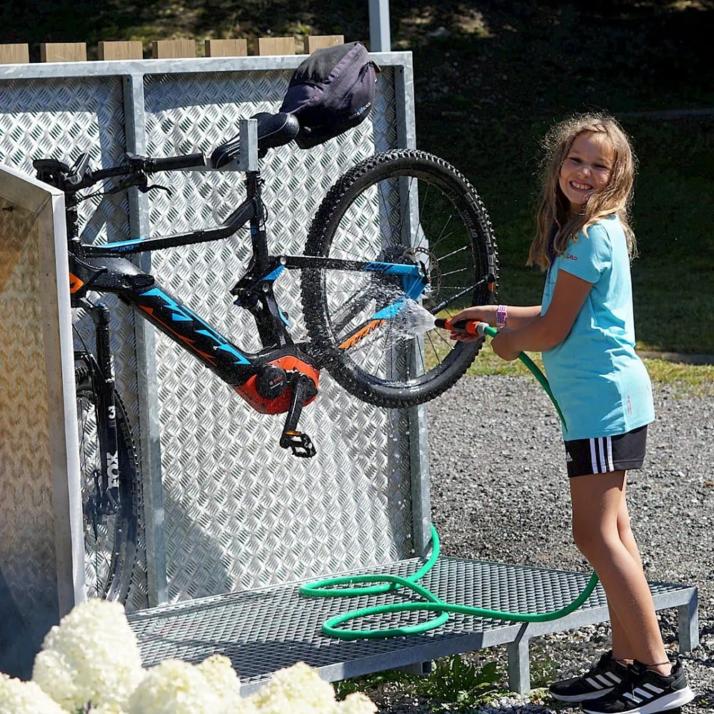 The bike washing area | Zirmhof Apartments in Saalbach